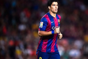 kaiyun 开云体育-C罗与队友亲密互动，更衣室氛围融洽，c罗与球迷合影