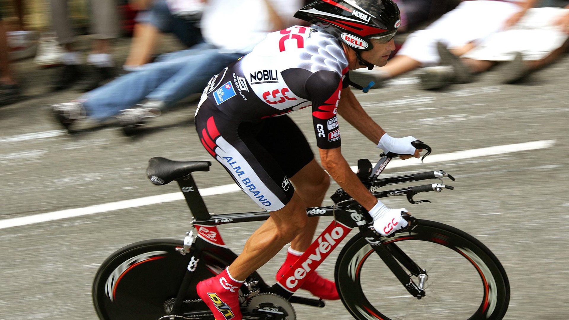 40岁的莫德里奇疯狂回追卡位，扼杀了罗马的反击，莫德里奇成名